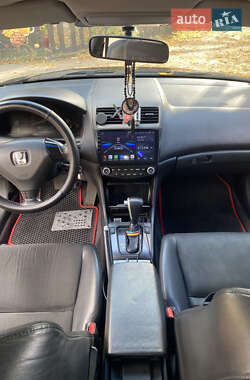 Седан Honda Accord 2004 в  фото 6 Седан Honda Accord 2004 в