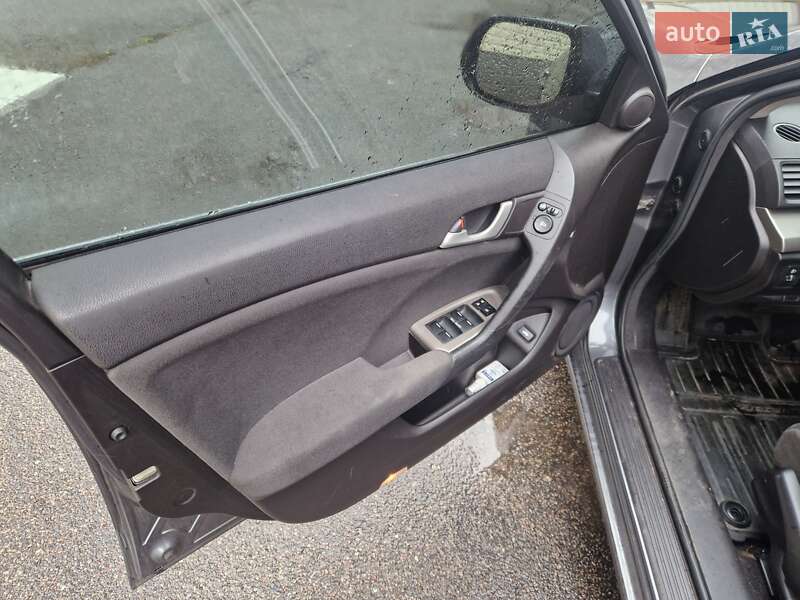 Седан Honda Accord 2010 в Глевасі