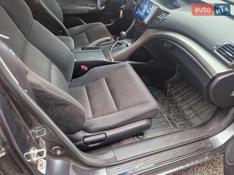 Седан Honda Accord 2010 в Глевасі