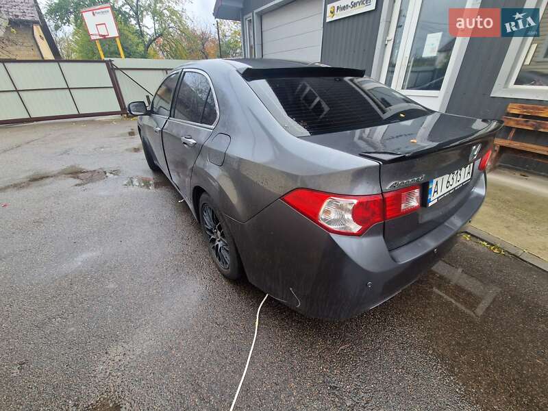 Седан Honda Accord 2010 в Глевасі