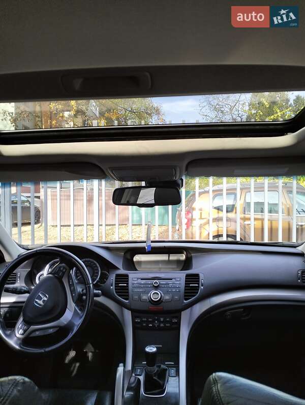 Седан Honda Accord 2010 в Киеве