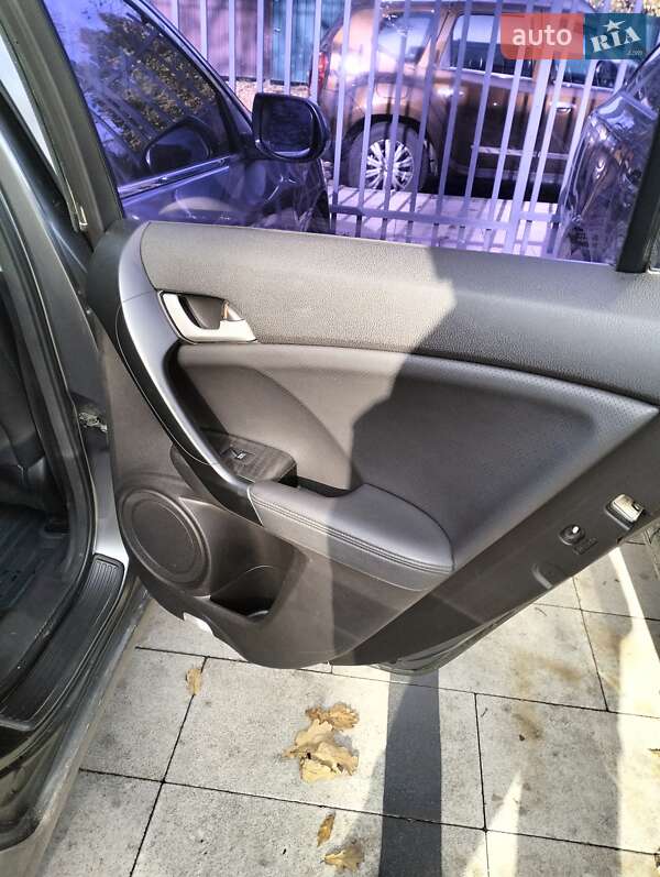 Седан Honda Accord 2010 в Киеве