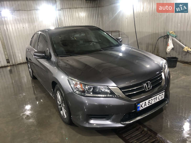Седан Honda Accord 2012 в Киеве