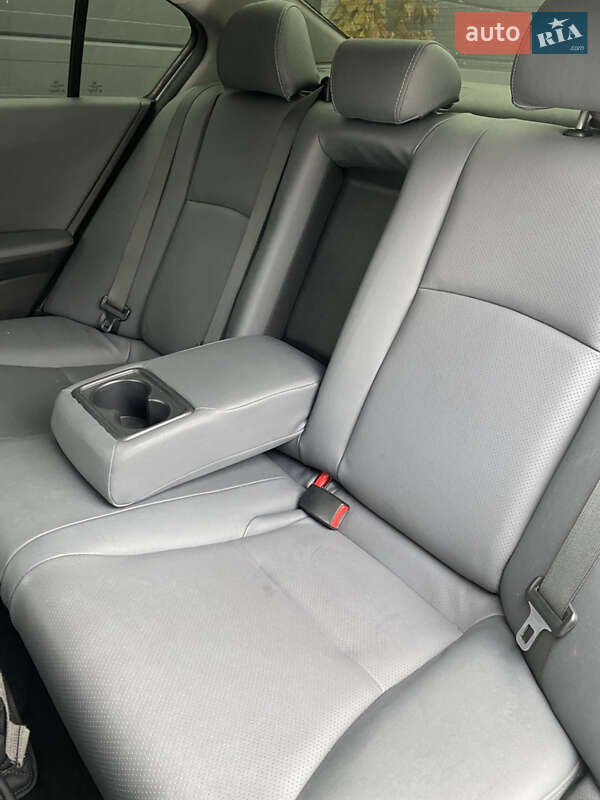 Седан Honda Accord 2012 в Киеве