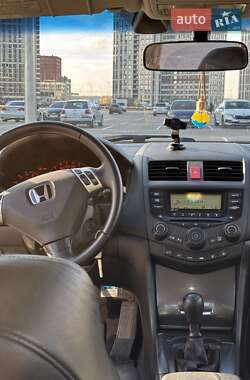 Седан Honda Accord 2004 в Киеве