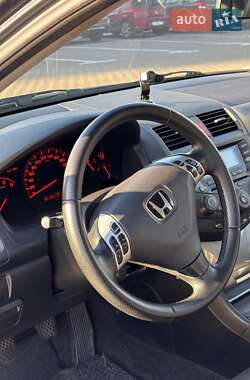 Седан Honda Accord 2004 в Киеве