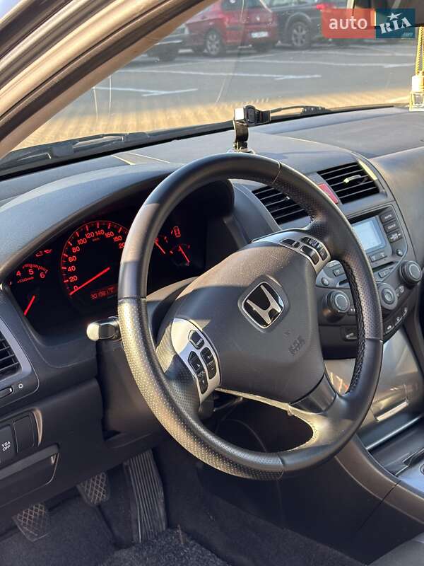 Седан Honda Accord 2004 в Києві