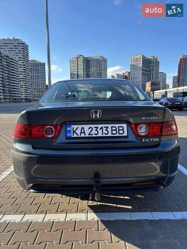 Седан Honda Accord 2004 в Києві