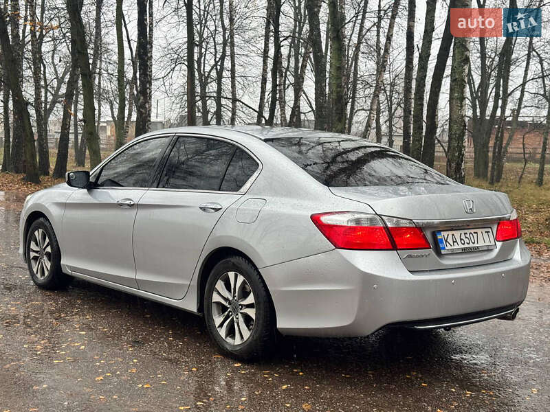 Седан Honda Accord 2013 в Охтирці