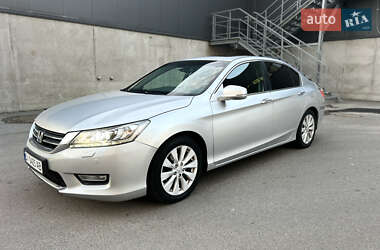 Седан Honda Accord 2013 в Києві