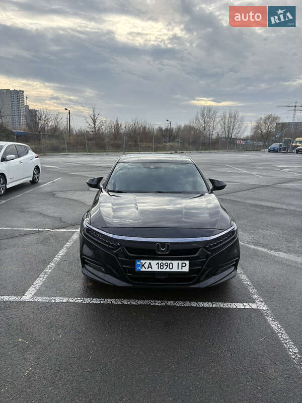 Седан Honda Accord 2018 в Киеве