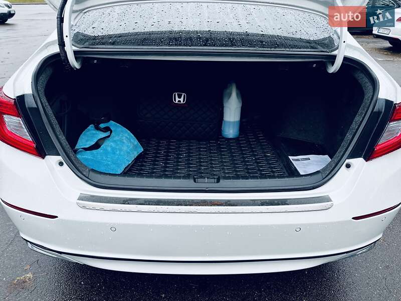 Седан Honda Accord 2019 в Киеве