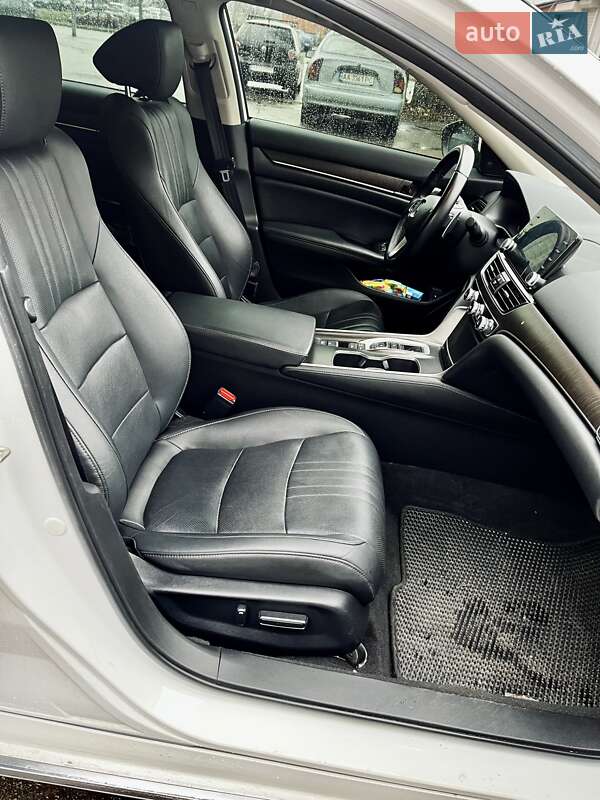 Седан Honda Accord 2019 в Киеве