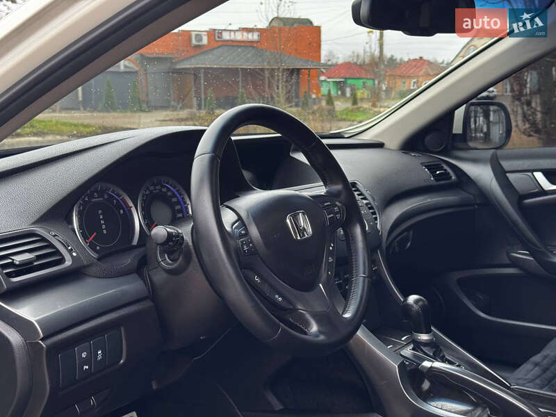 Седан Honda Accord 2012 в Ахтырке