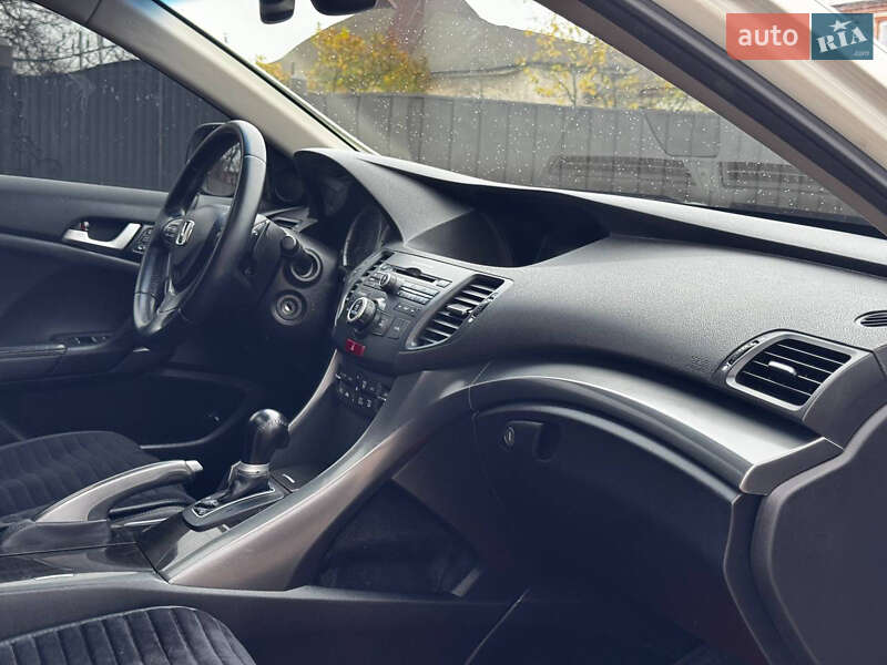 Седан Honda Accord 2012 в Ахтырке