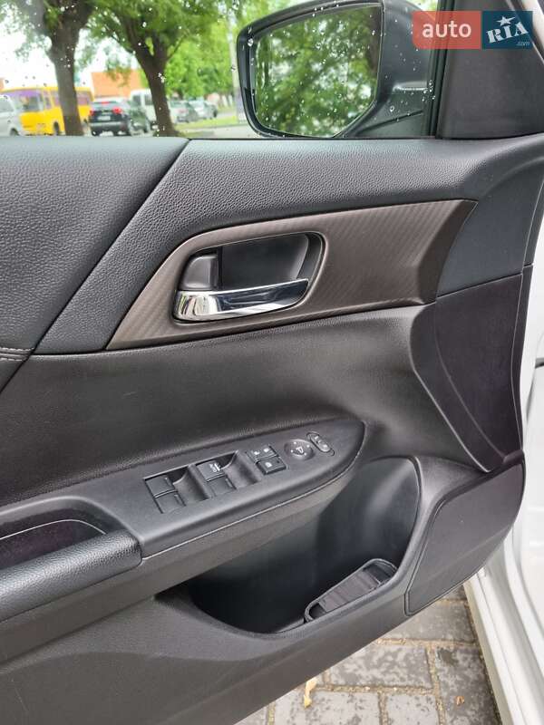 Седан Honda Accord 2015 в Ужгороді