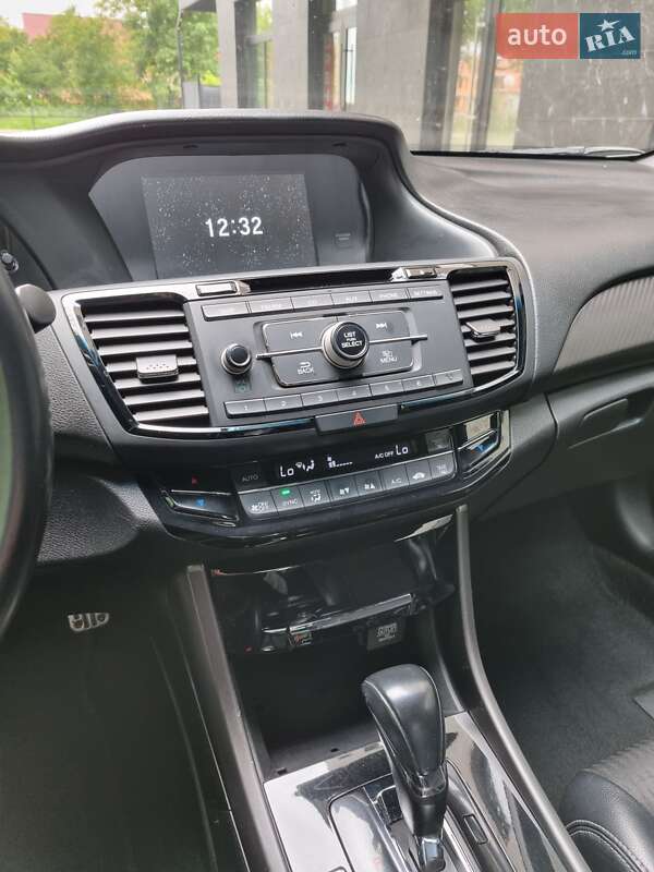 Седан Honda Accord 2015 в Ужгороді