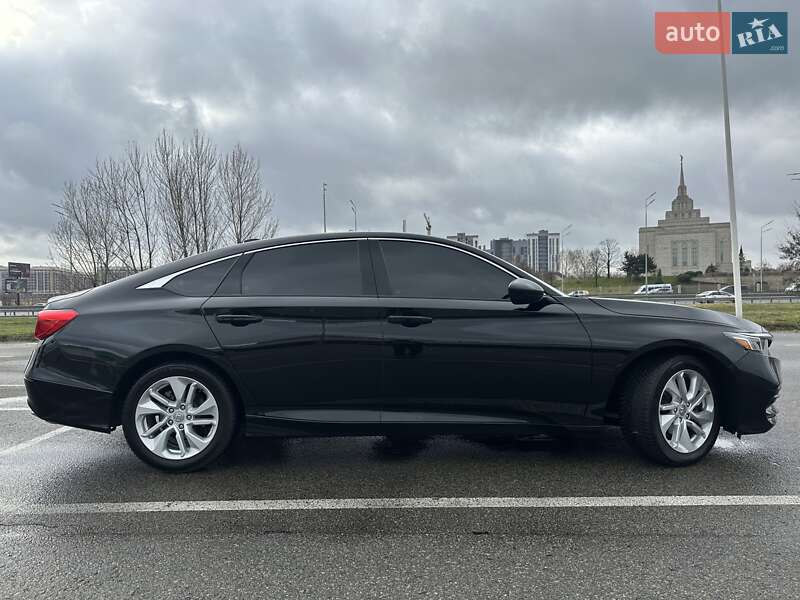Седан Honda Accord 2018 в Киеве