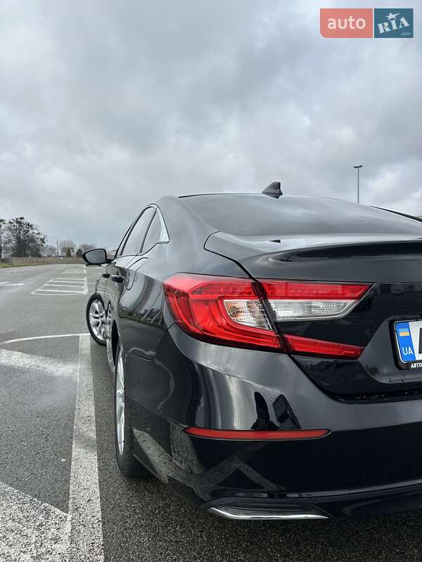 Седан Honda Accord 2018 в Киеве