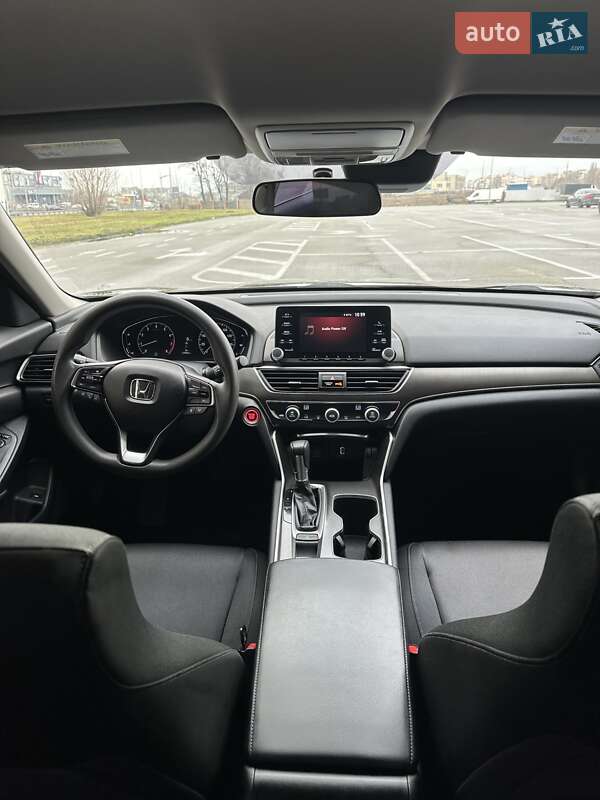 Седан Honda Accord 2018 в Киеве