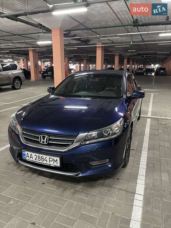 Седан Honda Accord 2013 в Киеве