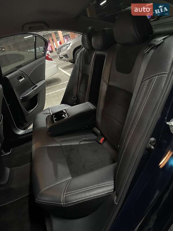 Седан Honda Accord 2013 в Киеве