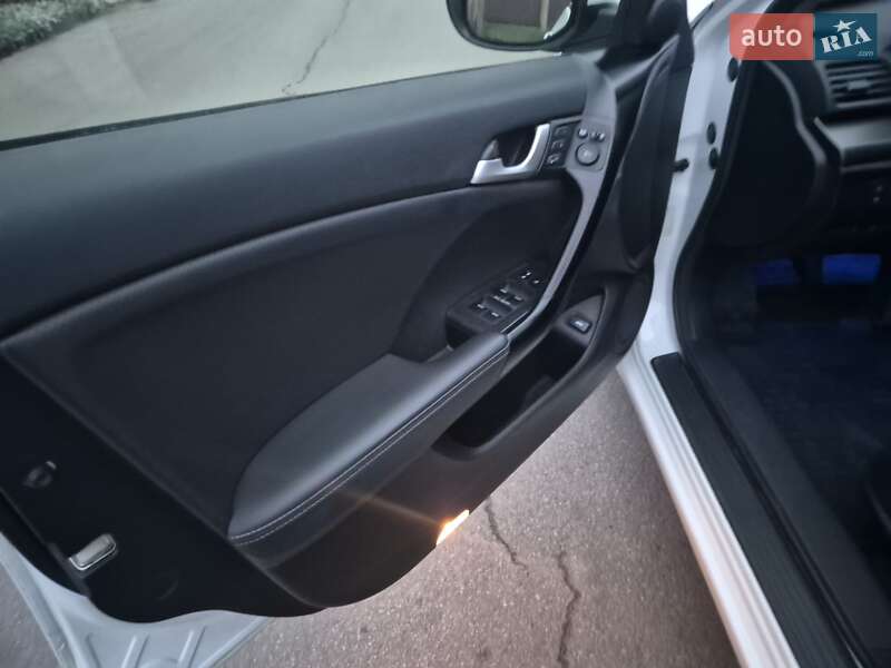 Седан Honda Accord 2012 в Днепре