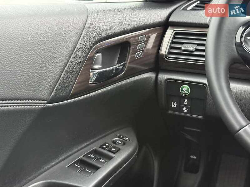 Седан Honda Accord 2016 в Киеве