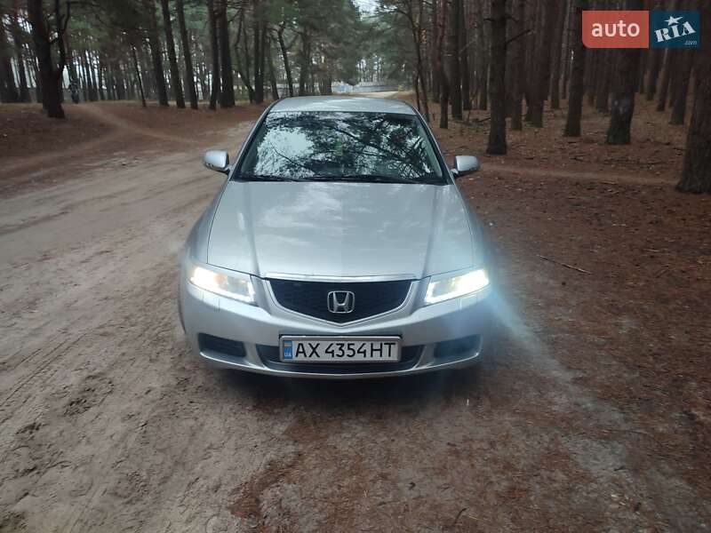 Седан Honda Accord 2004 в Вараше