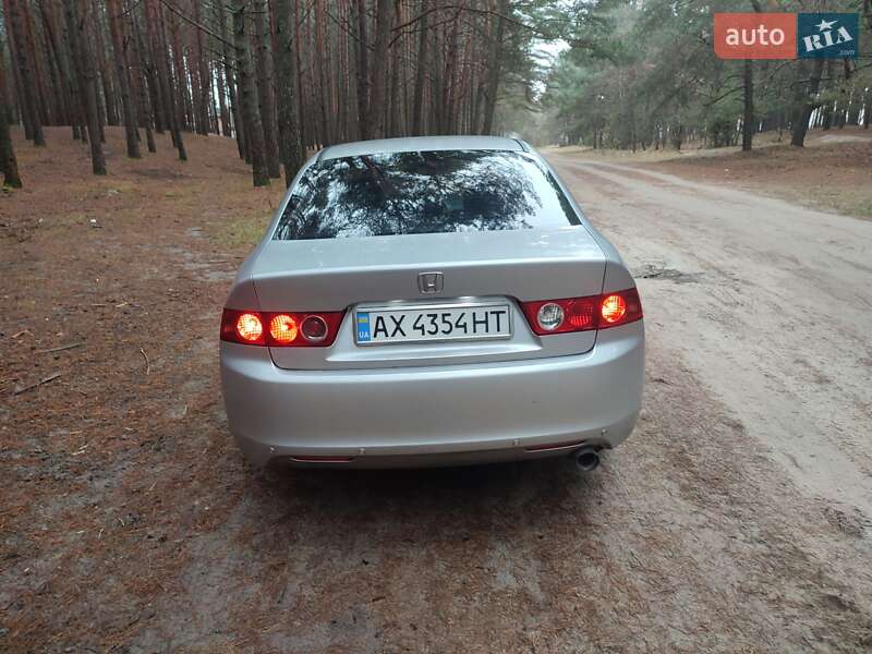 Седан Honda Accord 2004 в Вараше