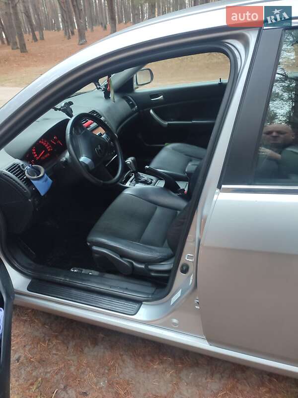 Седан Honda Accord 2004 в Вараше