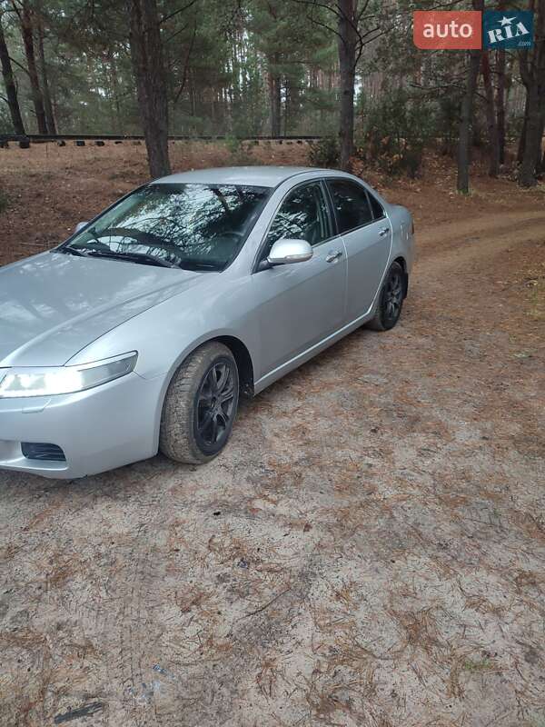 Седан Honda Accord 2004 в Вараше