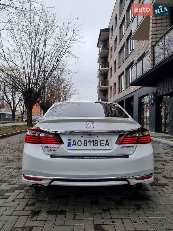 Седан Honda Accord 2015 в Ужгороді