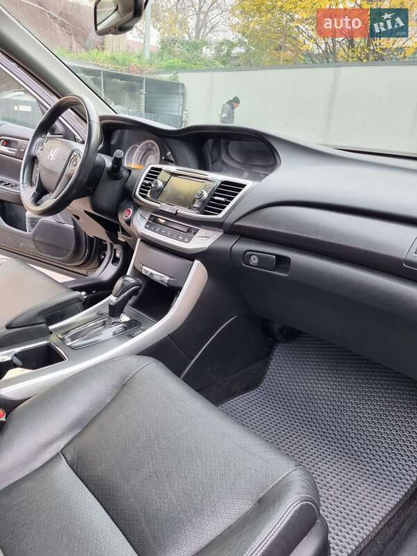 Седан Honda Accord 2014 в Киеве