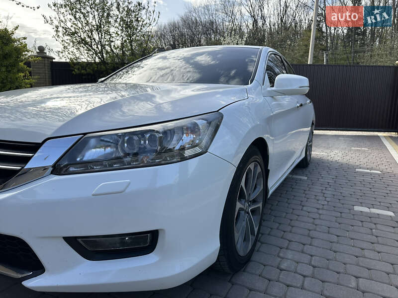 Седан Honda Accord 2013 в Косові