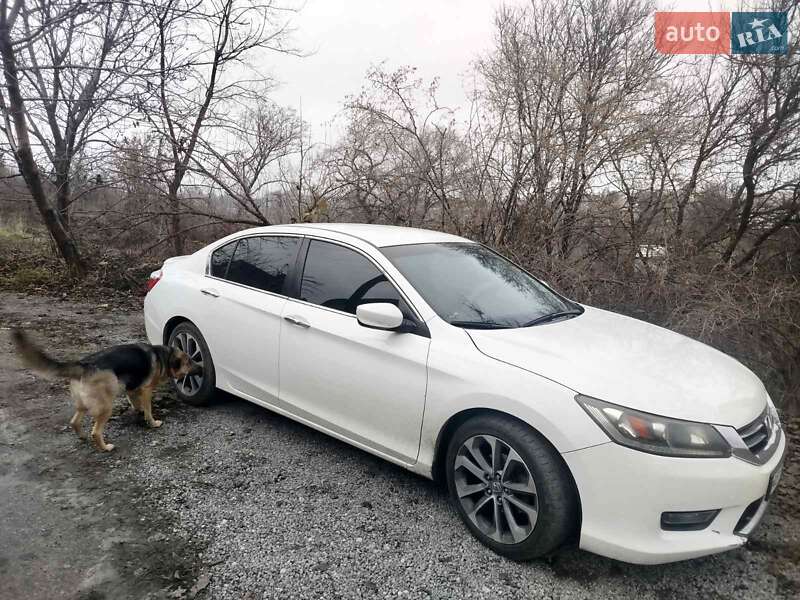 Седан Honda Accord 2015 в Каменском
