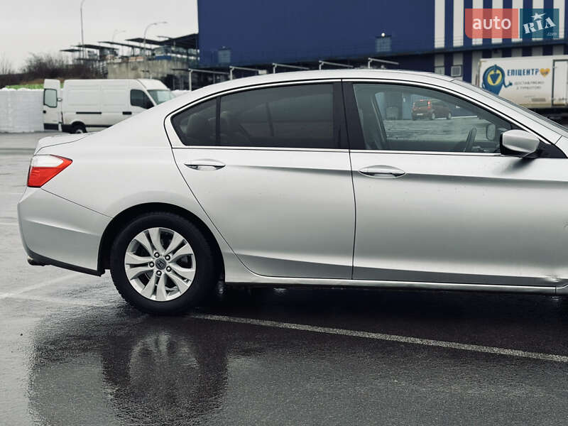 Седан Honda Accord 2014 в Ровно