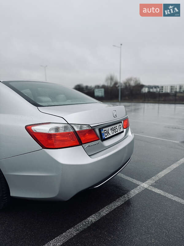 Седан Honda Accord 2014 в Ровно