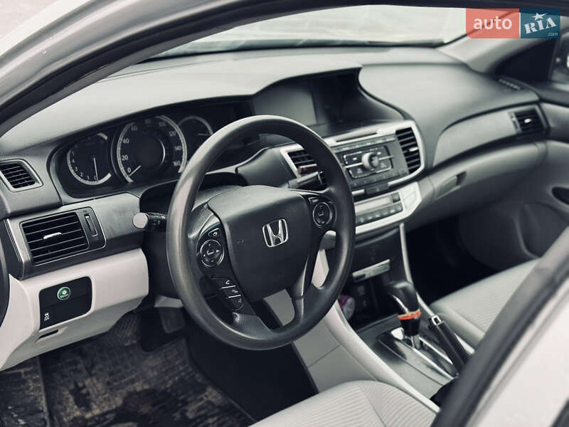 Седан Honda Accord 2014 в Ровно