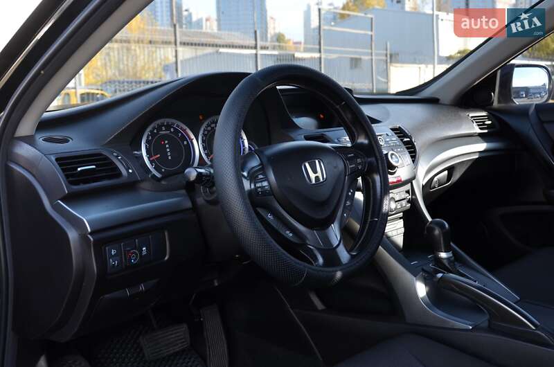 Седан Honda Accord 2012 в Києві