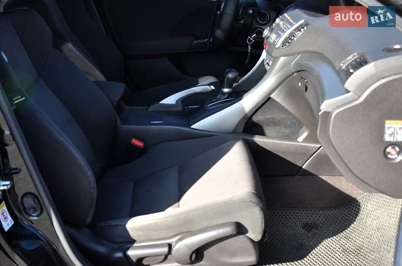 Седан Honda Accord 2012 в Києві