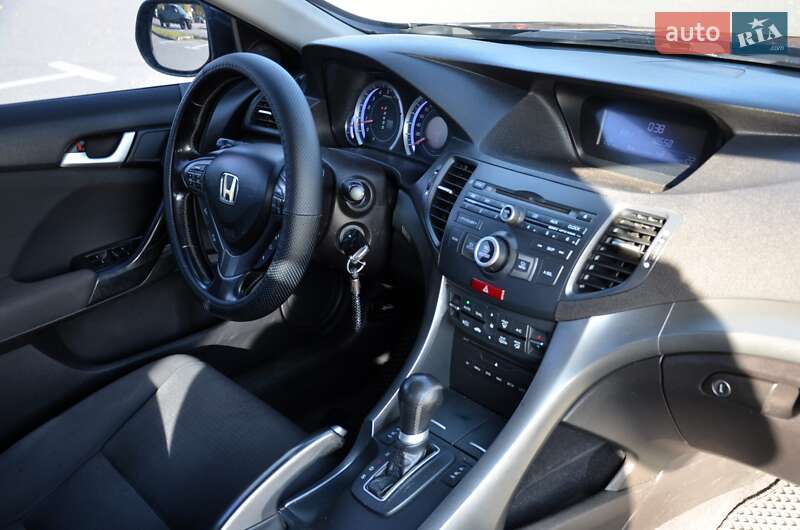 Седан Honda Accord 2012 в Києві