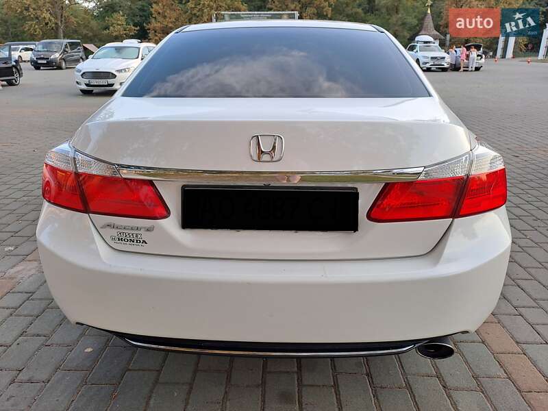 Седан Honda Accord 2013 в Ужгороде