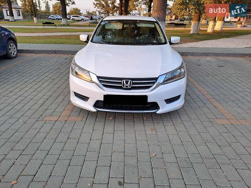 Седан Honda Accord 2013 в Ужгороде