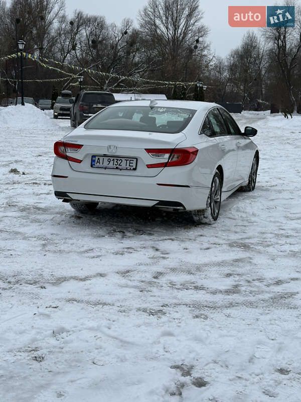 Седан Honda Accord 2018 в Киеве