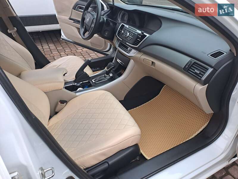 Седан Honda Accord 2013 в Ужгороде