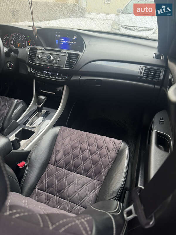 Седан Honda Accord 2015 в Киеве