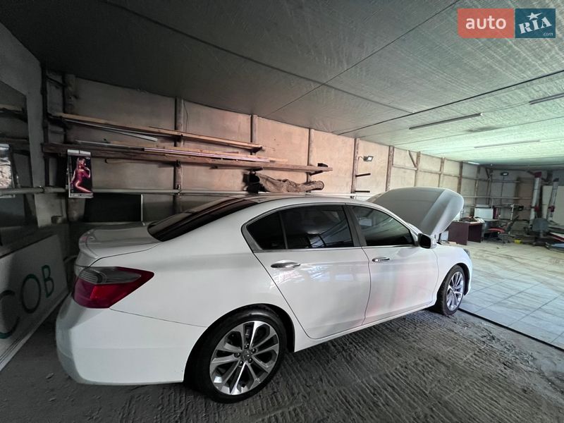 Седан Honda Accord 2013 в Киеве