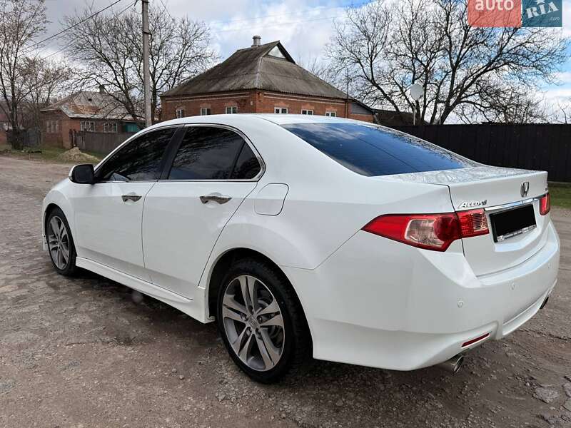 Седан Honda Accord 2012 в Охтирці