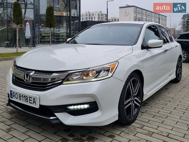 Седан Honda Accord 2015 в Ужгороде